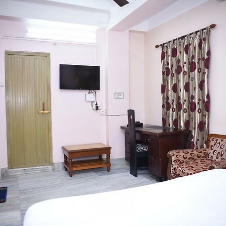 Spot On 37646 Hotel Centre Palace Silchar Exterior foto