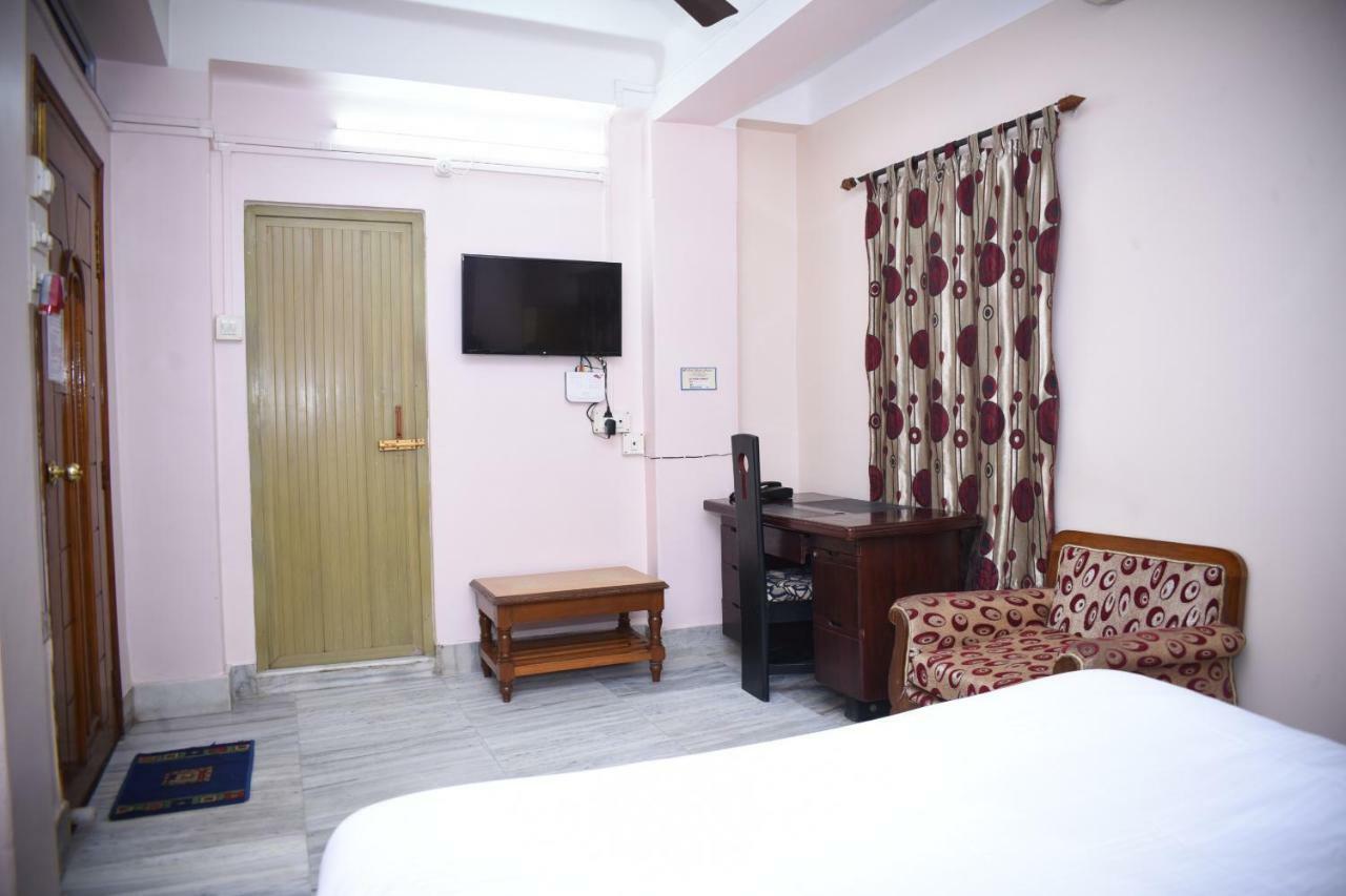 Spot On 37646 Hotel Centre Palace Silchar Exterior foto