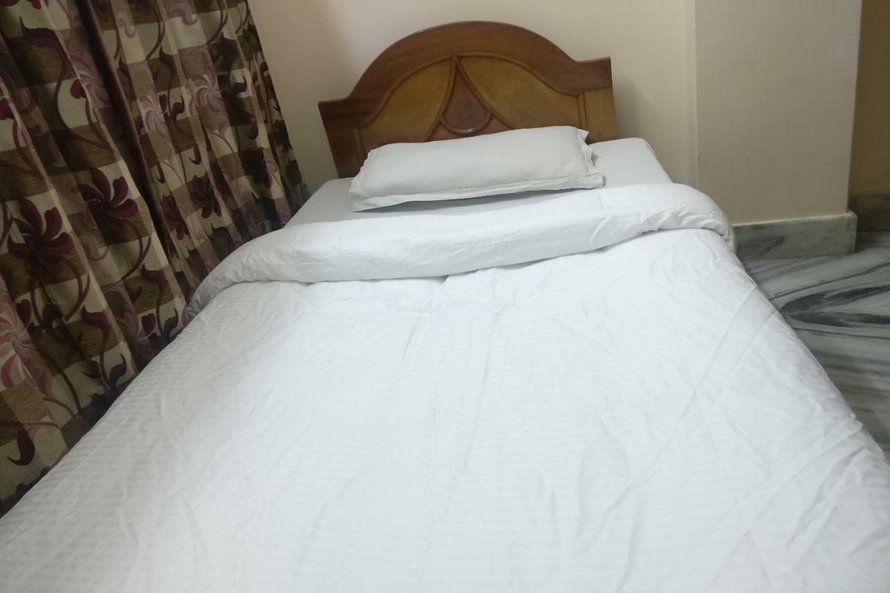 Spot On 37646 Hotel Centre Palace Silchar Exterior foto