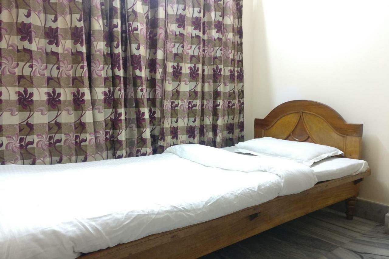Spot On 37646 Hotel Centre Palace Silchar Exterior foto